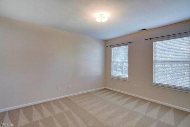Building Photo - 141 Baker Farm Dr