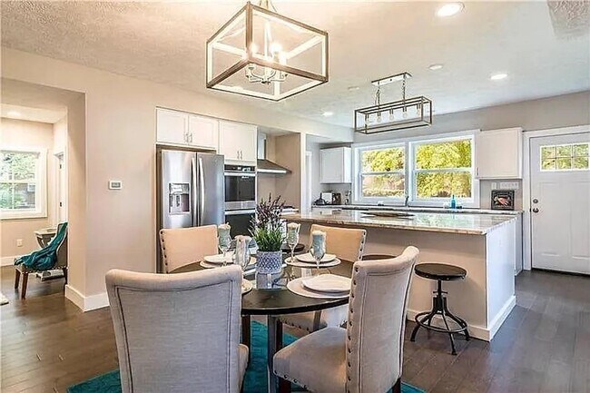 Building Photo - 4 Bed 3 Bath in Oakmont