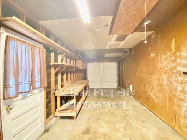 Building Photo - 701 Essex Park Dr