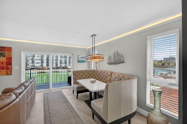 Building Photo - 8125 Crespi Blvd