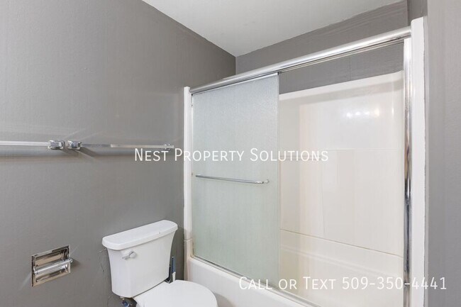 Building Photo - 603 N Crestview Dr