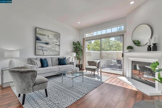 Building Photo - 618 Palomino Dr