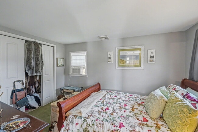 Building Photo - 1121 Bay Ave