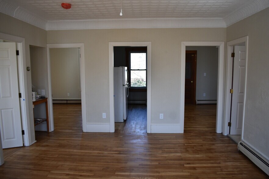 Building Photo - 29 Lapham St