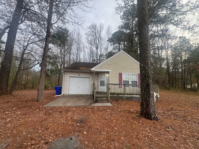 Building Photo - Cozy Private Living in Suffolk