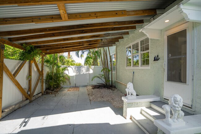 Building Photo - 3310 E Maritana Dr