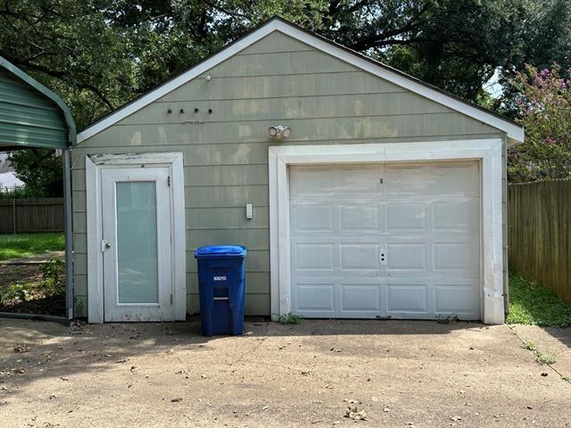 Building Photo - 105 Leo Ave