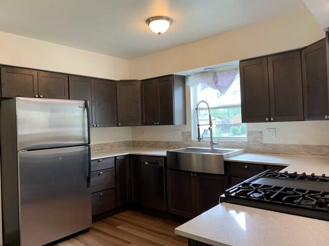 Building Photo - 2014 S Corona Ave