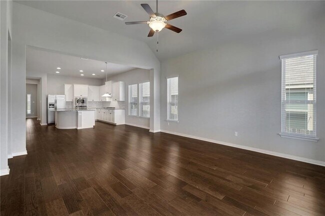 Building Photo - 624 Peregrine Way