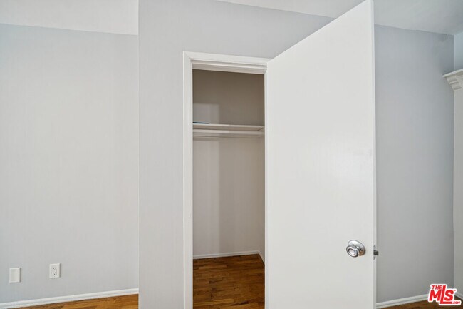 Building Photo - 5307 Vantage Ave