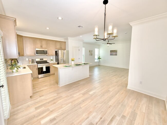 Building Photo - Gorgeous property in the highly sought after Jamestown Crossing in Prairieville