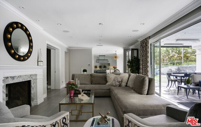 Building Photo - 1214 Coldwater Canyon Dr