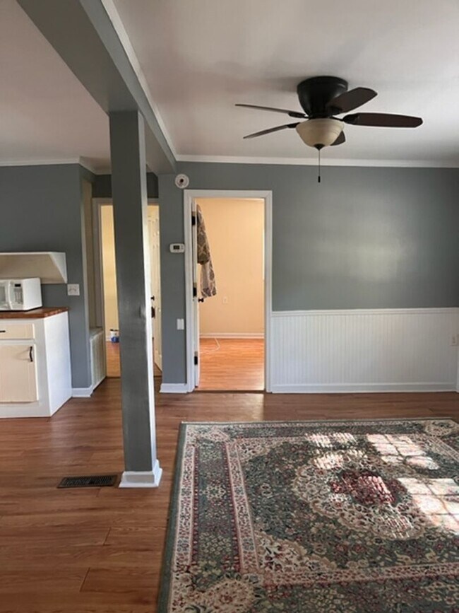 Building Photo - House in Medart