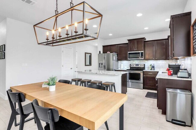 Building Photo - "Charming 3-Bedroom San Antonio Home with Granite Elegance - 1854 Sq Ft of Comfort!"