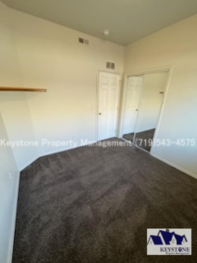 Building Photo - South side Domega Home 3 Bedroom/2 Bath/2 Car Garage $1850/$1850