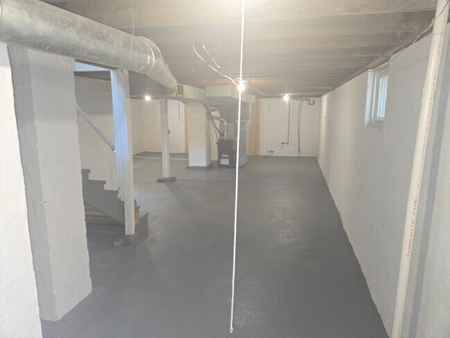 Building Photo - 3 Bedroom 1 Bathroom Single Family Cape Co...