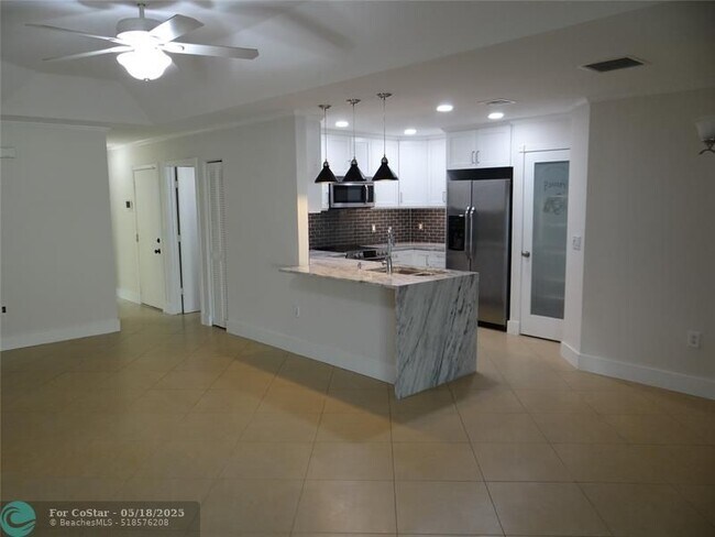 Building Photo - 4036 Eastridge Cir