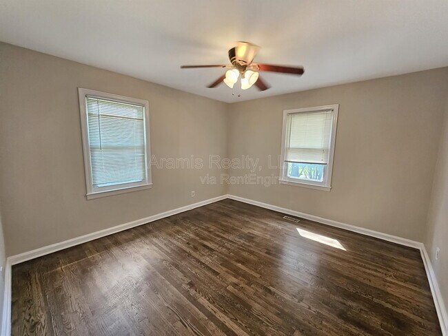 Building Photo - 605 Green Acres Rd