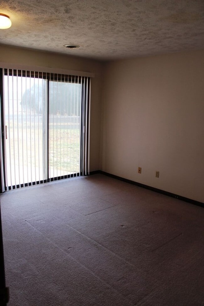 Building Photo - Spacious home in East Manhattan!