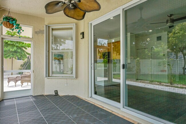 Building Photo - 3354 Greenview Terrace W