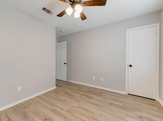 Building Photo - 2BED/ 1.5BATH