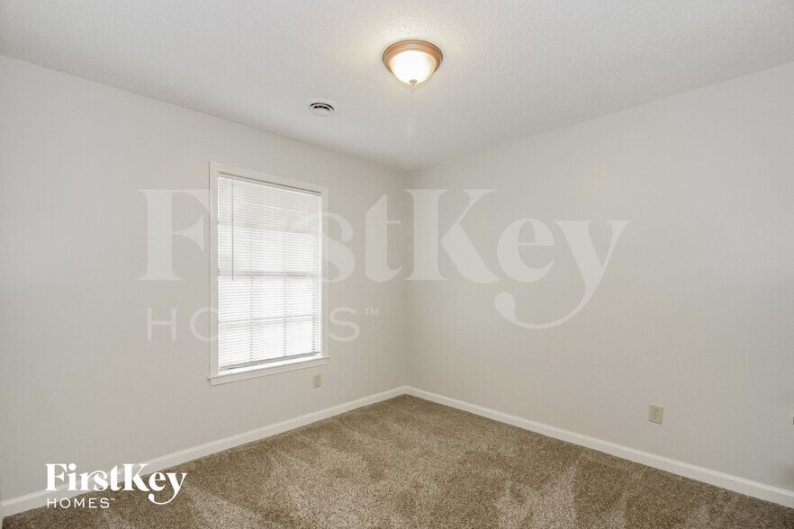 Building Photo - 6861 Valley Park Dr