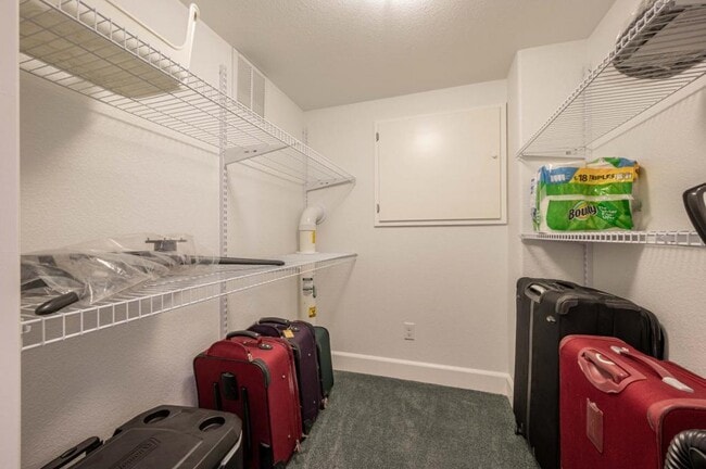 Building Photo - 4220 Ravenna Pl