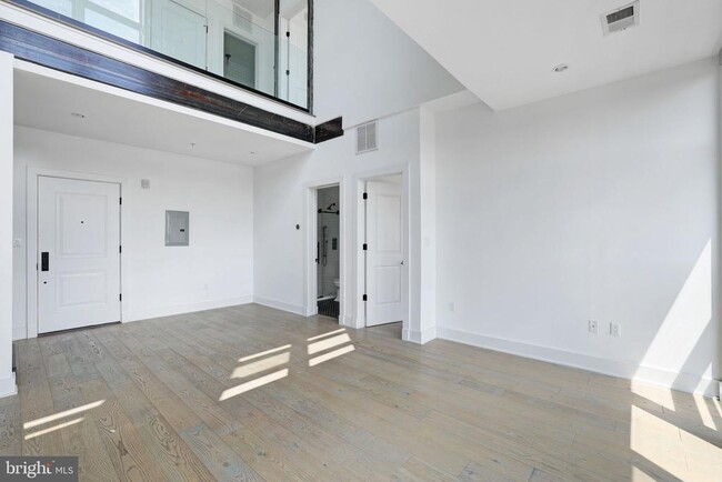 Building Photo - 1402 H St NE