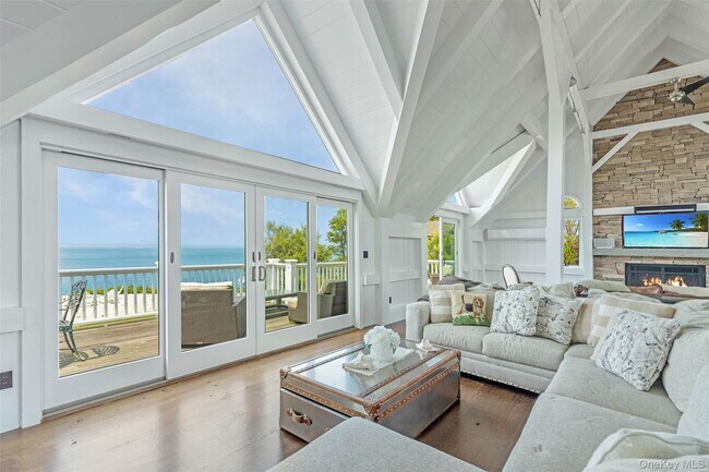 Building Photo - 2700 Sound Dr