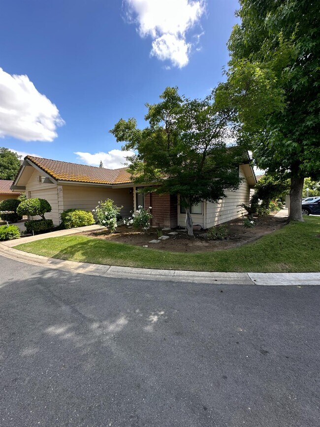 Building Photo - 6201 N West Ave