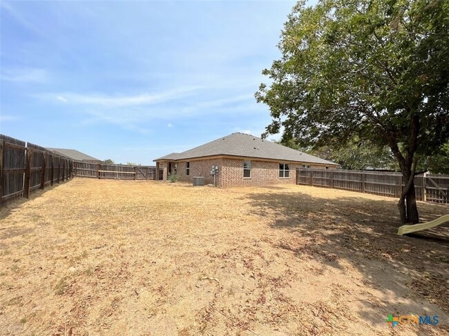 Building Photo - 201 Sladecek Dr