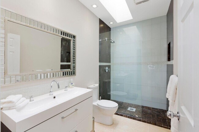 Building Photo - 511 Golden Harbour Dr