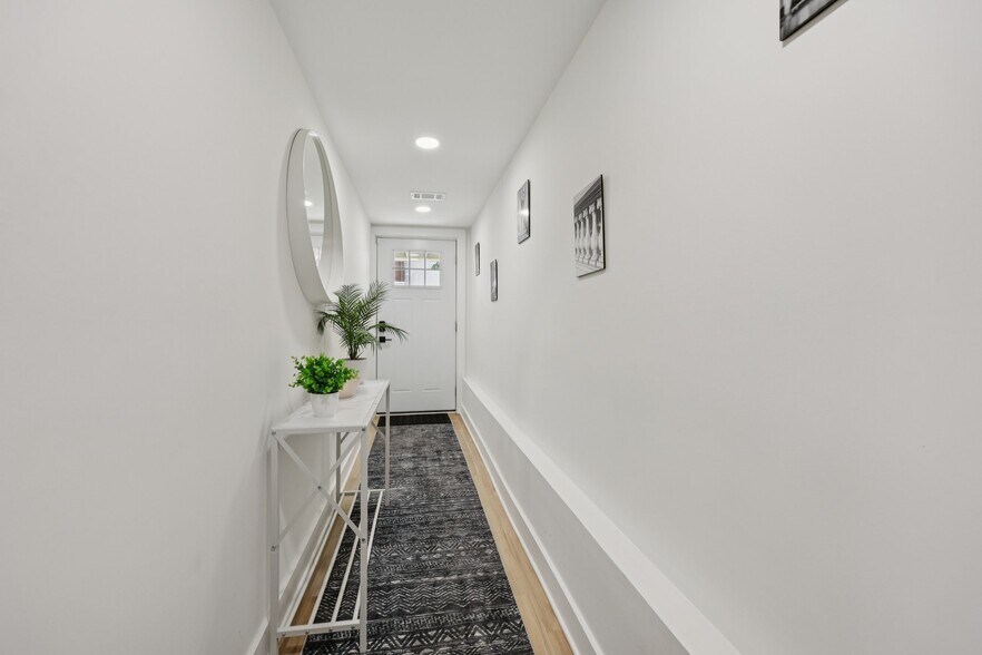 Building Photo - 2604 4th St NE