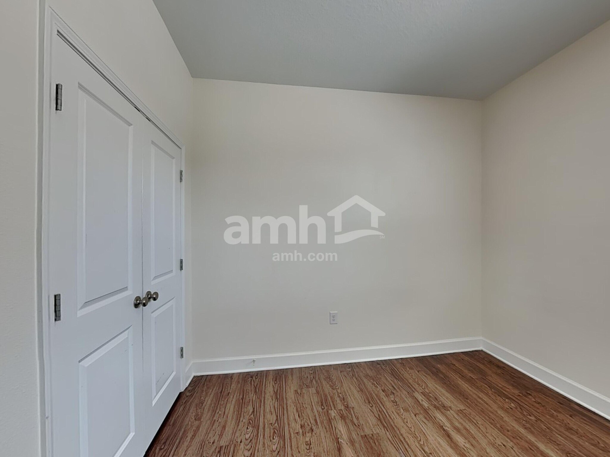 Building Photo - 327 Pine Terrace Dr