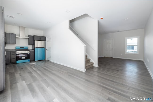 Building Photo - 75 High St