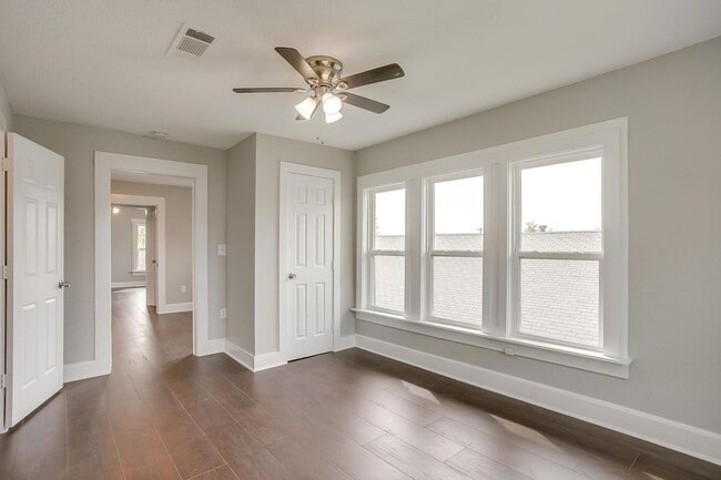 Building Photo - Beautifully Remodelled 1922 Home- Duplex- Upstairs Unit-  3 Bedroom, 2 Bath- 2 Miles from TCU-  7...