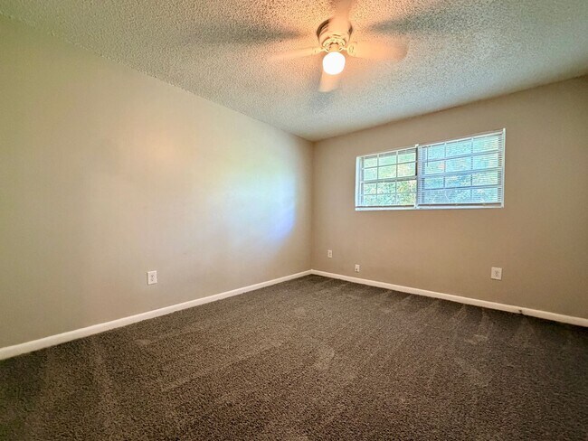 Building Photo - 684 Hobbs Dr