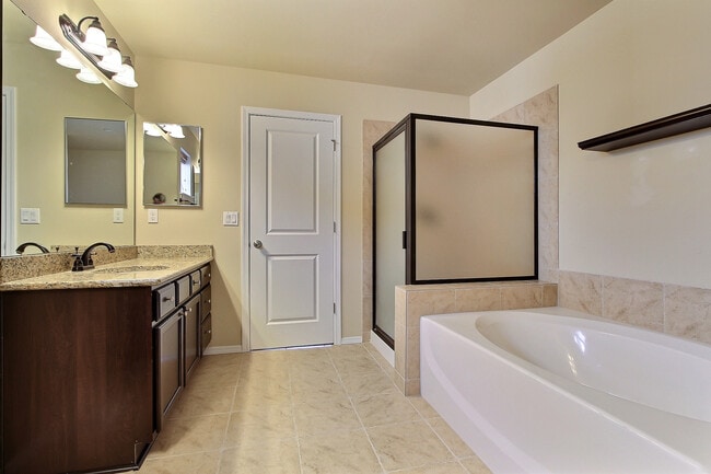 Building Photo - Open Floor Plan Home!  3 Bedroom, 2.5 bath with Loft