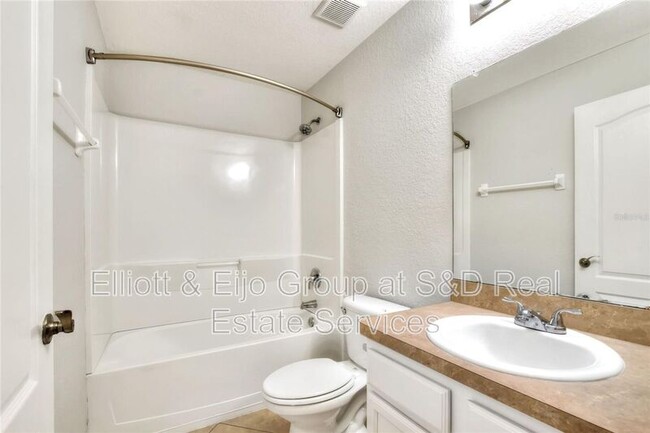 Building Photo - 6562 Evergreen Park Dr