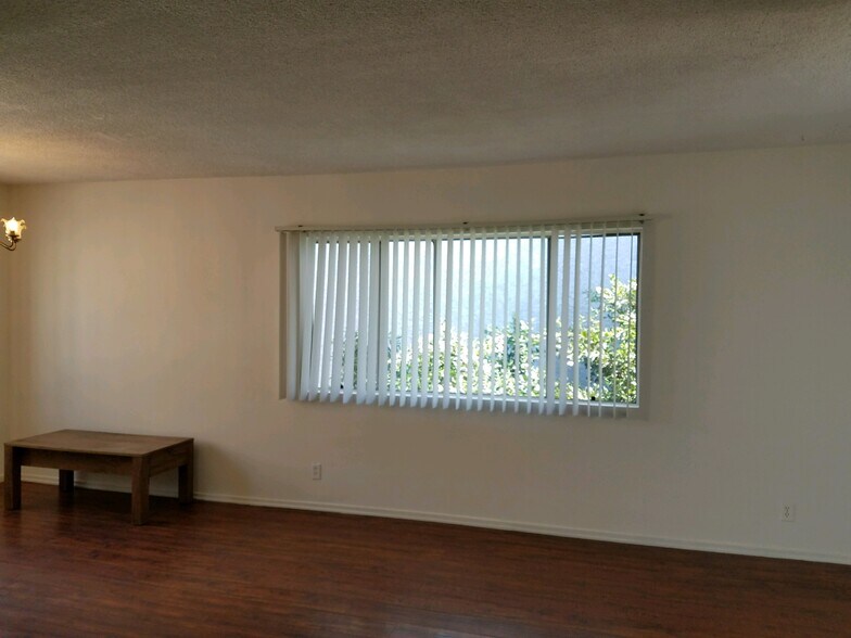Building Photo - 1610 Barry Ave