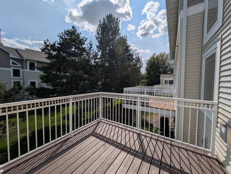 Building Photo - 594 Sutherland Dr
