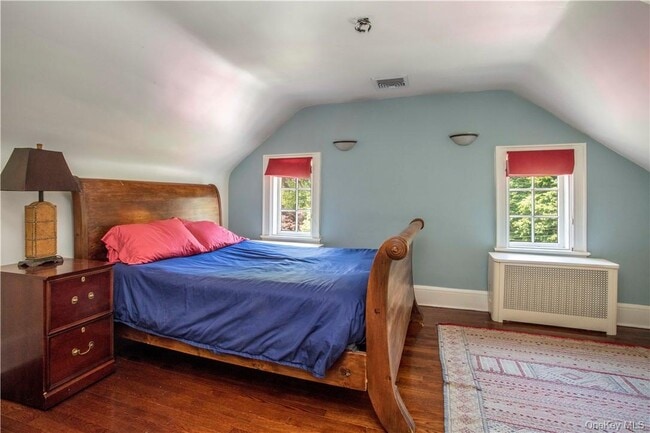 Building Photo - 451 Beechmont Dr