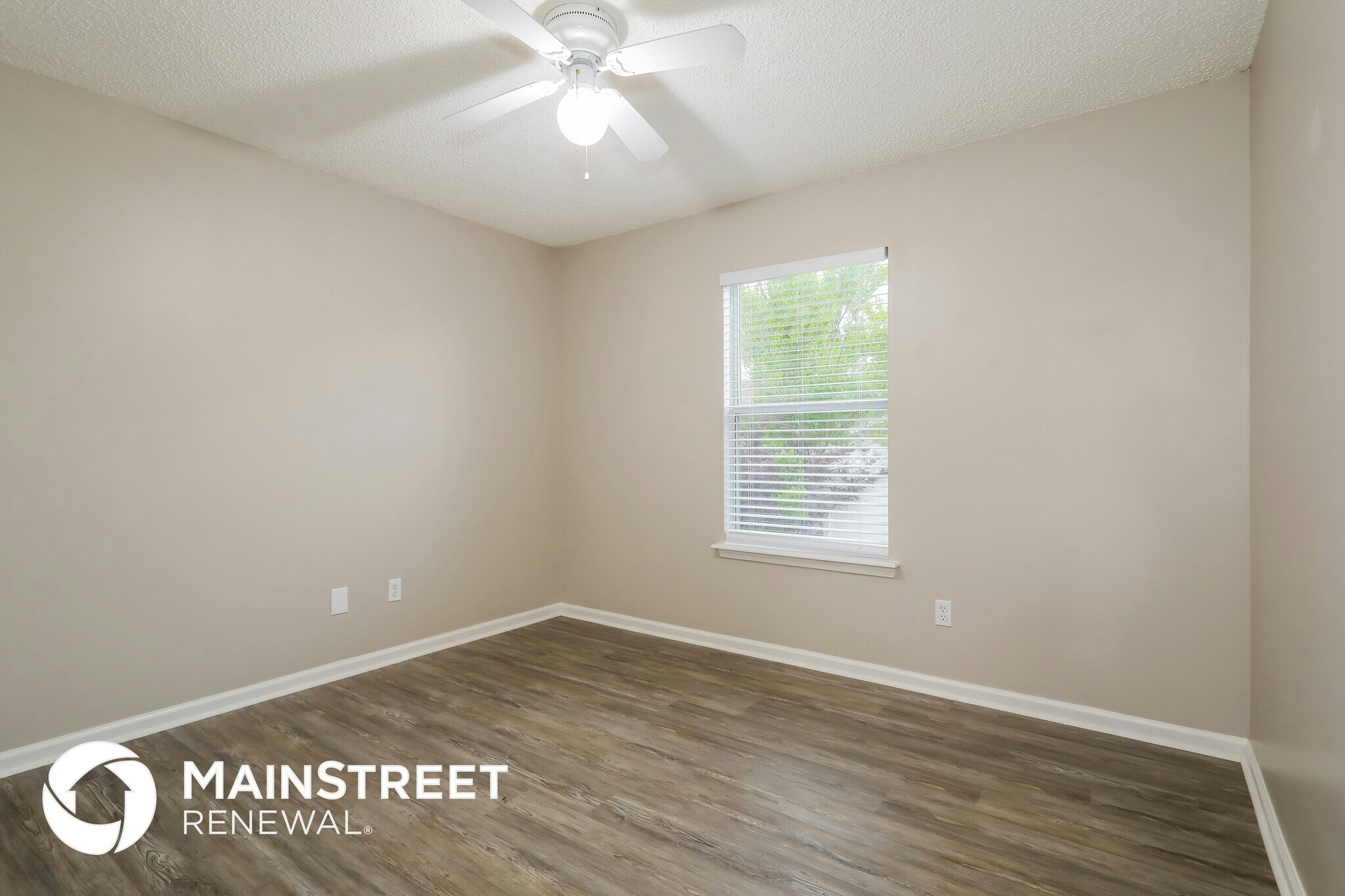 Building Photo - 1556 Glen View St