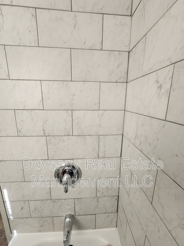 Building Photo - 210 W Spencer Ave