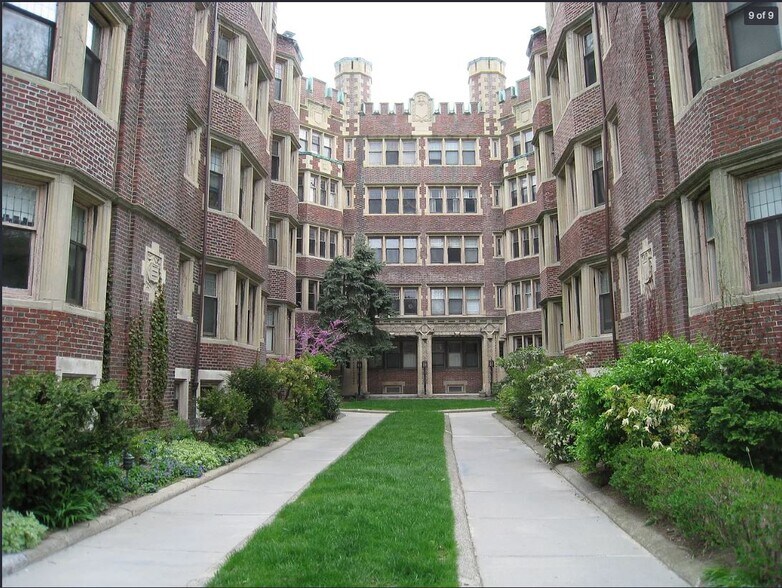 Building Photo - 10 Dana St