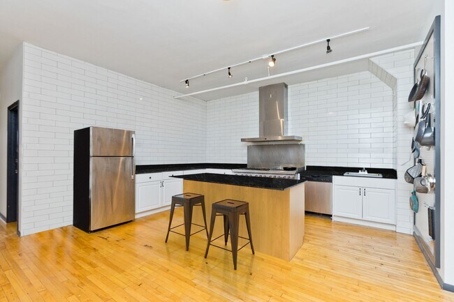 Building Photo - 2011 W Division St