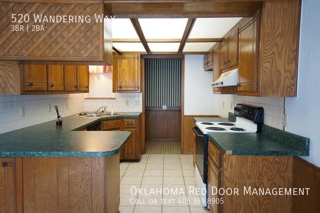 Building Photo - 520 Wandering Way