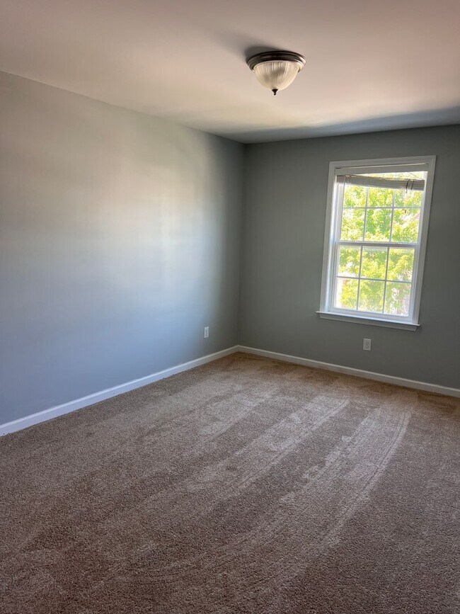 Building Photo - 2327 Traemoor Village Dr