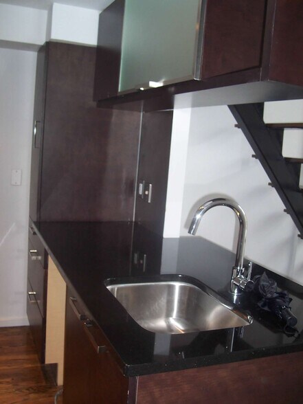 Building Photo - 42 Scholes St