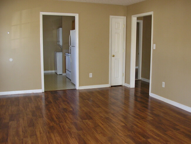 Building Photo - 4490 Woodstone Dr